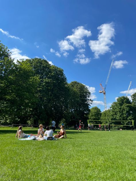 Saturday things 🍃✨ #london #park #hydepark #picnic #relaxing #saturday Picnic Hyde Park, Hyde Park Picnic, Hyde Park London Aesthetic, Picnic London, London Picnic, London Vibes, Hyde Park London, London Trip, London Aesthetic