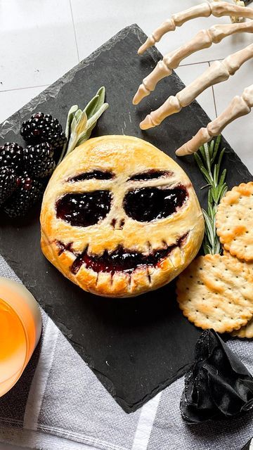 •Stephanie Bryant• on Instagram: "jack skellington baked brie might be one of my favorite Halloween treats!! basically from now until the end of the year is my very favorite time - so many fun food ideas and decor 🖤😍 one thing I want to note for this recipe - when you are dealing with dough (and melty cheese) you have less control on the making of the face than you would putting his face on something else. it can change and move while it bakes and that’s PERFECTLY NORMAL! He doesn’t have to lo Appetizer Halloween, Book Club Food, Fun Food Ideas, Brie Appetizer, Halloween Appetizers, Melty Cheese, Brie Cheese, Baked Brie, Halloween Food