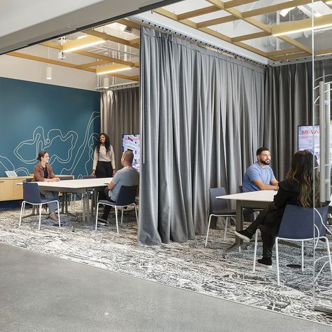 Snowsound Fiber by Caimi: custom-made acoustic curtains, an integral part of the furnishing project Office Curtains, Curtain Divider, Acoustic Fabric, Acoustic Design, Acoustic Solutions, Divider Wall, Usa Products, Soft Seating, World Of Interiors