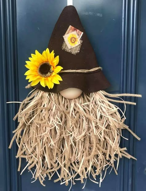 Gnome Garland, Wreath With Lights, Easy Fall Wreaths, Fall Decor Diy Crafts, Flowers Hanging, Halloween Craft Projects, Fall Gnome, Fall Scarecrows, Easy Fall Crafts