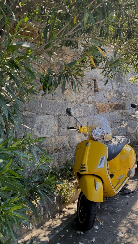 yellow vespa in italy Vespa Aesthetic, Italy Vespa, Vespa Astetic, Yellow Vespa, White Vespa Aesthetic, Italian Scooter Aesthetic, Yellow Vespa Aesthetic, Moped In Italy, Vespa 125