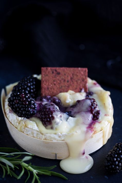 Easy Baked Blackberry Brie Appetizer Blackberry Baked Brie, Blackberry Brie, Garlic And Honey, Baked Brie Recipes, Brie Appetizer, Blackberry Recipes, Brie Recipes, Jam And Jelly, Baked Brie