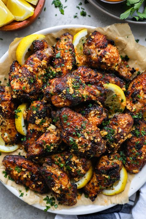 Wings Side Dishes, Sides For Chicken Wings, Lemon Garlic Chicken Wings, Fried Chicken In Air Fryer, Kalefornia Kravings, Chicken In Air Fryer, Dinner Party Food, Graduation Party Food Ideas, Chicken Wing Recipes Fried