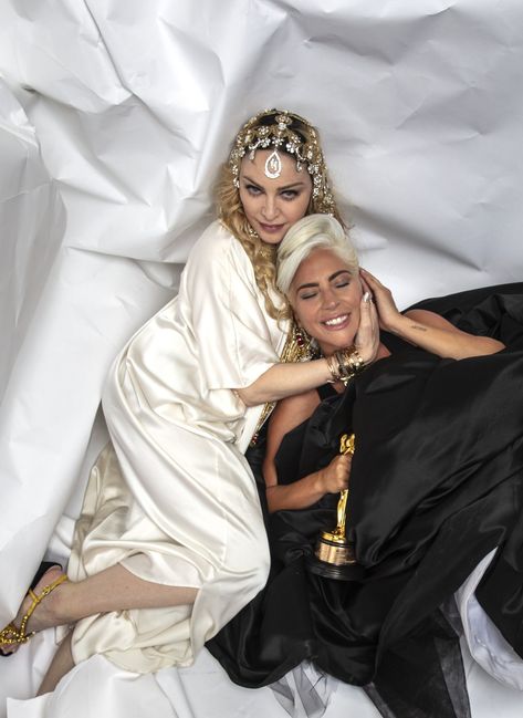 Madonna and Lady Gaga Madonna Outfits, Lady Gaga Photoshoot, Lady Gaga Photos, Lady Gaga Pictures, Celebrity Art, Material Girls, Elton John, Cultura Pop, Studio Album