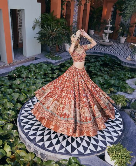 Lengha Simple, Lehenga Fits, Wedding Lehngas, Namaste India, Latest Bridal Lehenga Designs, Best Indian Wedding Dresses, Engagement Lehenga, Bridal Lengha, Bridal Lehenga Designs