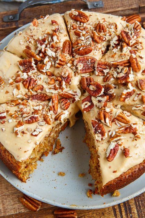 Carrot Cake with Dulce de Leche Cream Cheese Frosting Cake With Pecans, Single Layer Cake, Closet Cooking, Carrot Cakes, Amazing Meals, Sweet Foods, Cream Cheese Frosting Recipe, Pound Cakes, Carrot Cake Recipe