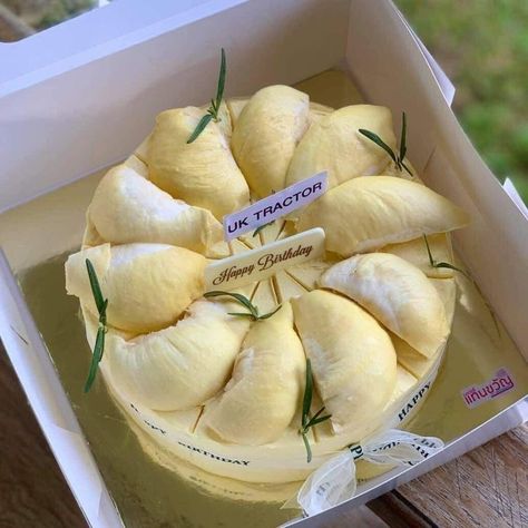 Durian Recipe, Durian Cake, Cake Cafe, Mlem Mlem, Cake Cream, Bake Cake, Funny Birthday Cakes, White Food, Food Fantasy