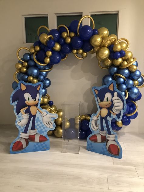 Sonic Balloon Garland, Sonic Decoration Ideas, Sonic The Hedgehog Birthday Party Decor, Sonic Party Ideas Decoration, Superman Birthday Cake, Superman Birthday, Sonic Birthday Parties, Sonic Party, Boy Birthday Decorations