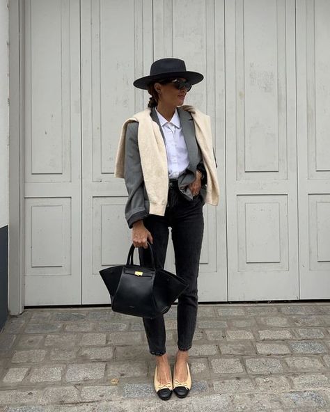 María Valdés on Instagram Maria Valdes, Trail Blazers, Fedora, Street Style, Blazer, Grey, On Instagram, Instagram