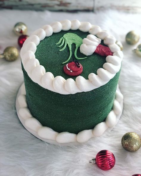 Grinch Themed Cake, Grinch Cake Ideas, Grinch Christmas Cake, Grinch Cakes, Christmas Cakes Ideas, Grinch Cake, Christmas Themed Cake, Bento Cakes, Grinch Party