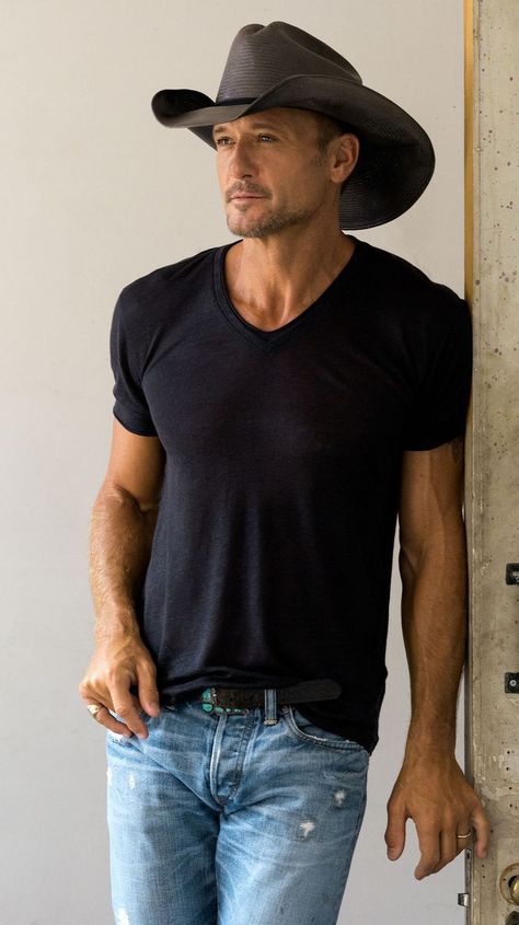 Tim Mc Graw, Tim Mcgraw Shirtless, Tim Mcgraw Family, Tim And Faith, Tim Mcgraw Faith Hill, Country Love Songs, Cole Swindell, Dog The Bounty Hunter, Urban Cowboy