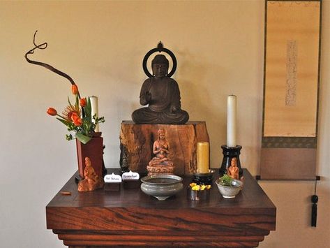 Altar Home Ideas, Buddhist Altar Home, Buddha Altar, Sacred Space Altar, Meditation Table, Family Altar, Tibetan Meditation, Deco Zen, Meditation Room Decor