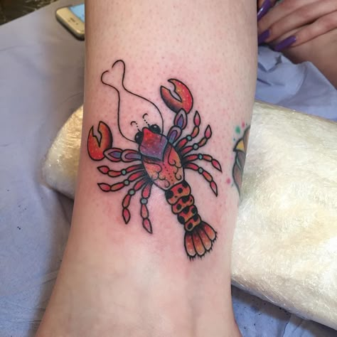 I don't know why, but I love lobster and crab tattoos. This just reminds me of friends and now I really want it. Lobster Tattoos, Crawfish Tattoo, Maine Tattoos, Scissor Tailed Flycatcher, Tattoos Sea, Tattoo Under Chest, Louisiana Tattoo, Lobster Tattoo, Rose Tattoo On Side