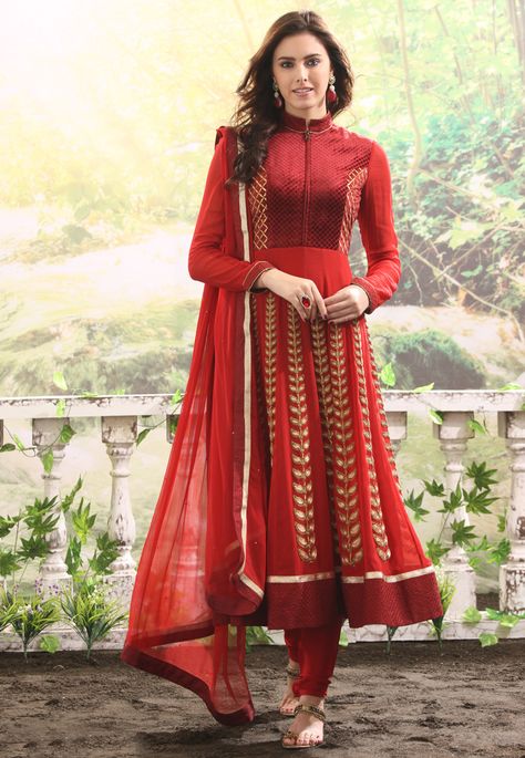 #Red Faux Georgette #AnarkaliChuridarKameez @ $156.01 Indian Suits For Women, Anarkali Churidar, Georgette Anarkali, Mode Tips, Salwar Kamiz, Desi Clothes, Utsav Fashion, Indian Couture, Outfit Trends