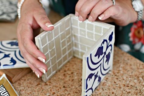 Crafts With Tiles Diy Projects, Tile Projects Diy Leftover, Diy With Tiles, Crafts With Tiles, Tile Diy Crafts, Tile Planter, Tile Art Projects, Ceramic Tile Crafts, Leftover Tile