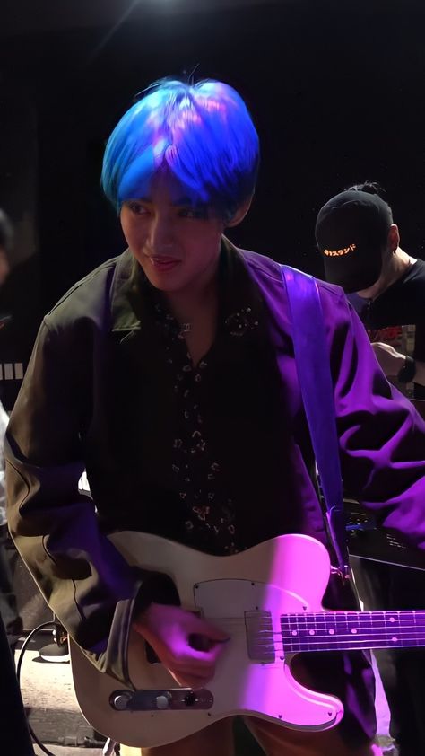 Taehyung Guitar, Taehyung Senada, Am I In Love, I Have A Crush, Kpop Boy, Bts Taehyung, Bts Wallpaper, Boyfriend Material, Bangtan Sonyeondan