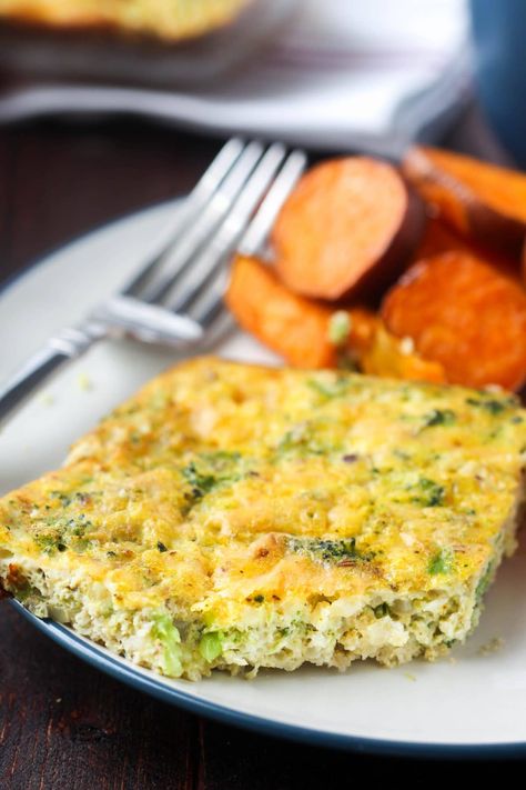 This quiche is packed with all the protein from the eggs and produce that you need to start your day off right! (Gluten Free and Vegetarian) Eggs Quiche, Broccoli Cauliflower Rice, Healthy Pizza Toppings, Egg Quiche, Breakfast Board, Egg Bake, Festive Food, Broccoli Cauliflower, Keto Ideas