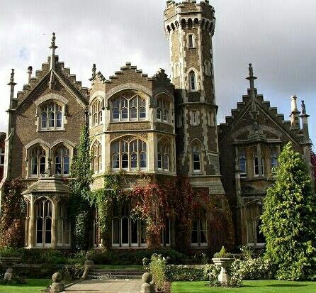 Oakley Manor - Berkshire Dark Academia Mansion, Manor Exterior, Majestic Houses, Vintage Mansion, Victorian Castle, Castle Exterior, English Country Manor, Country Manor House, Victorian Manor