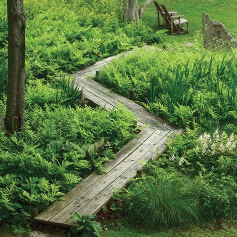 10 Tips for Picture-Perfect Garden Pathways - FineGardening Backyard Pathway, Pathway Design, Mosaic Walkway, Garden Pathways, Walkway Ideas, Stone Walkway, Fine Gardening, Most Beautiful Gardens, Stone Path