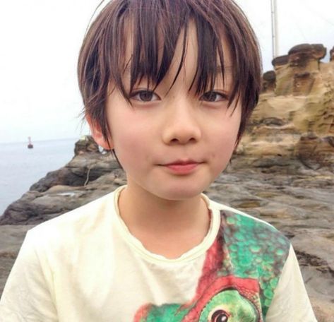 This Young Japanese Boy Is Going Viral Across Asia For His "Perfect" Face And Visual Appeal - Koreaboo Japanese Baby, Trendy Baby Blankets, Japanese Kids, Ulzzang Kids, Korean Babies, Asian Babies, Best Kids Toys, Japanese Boy