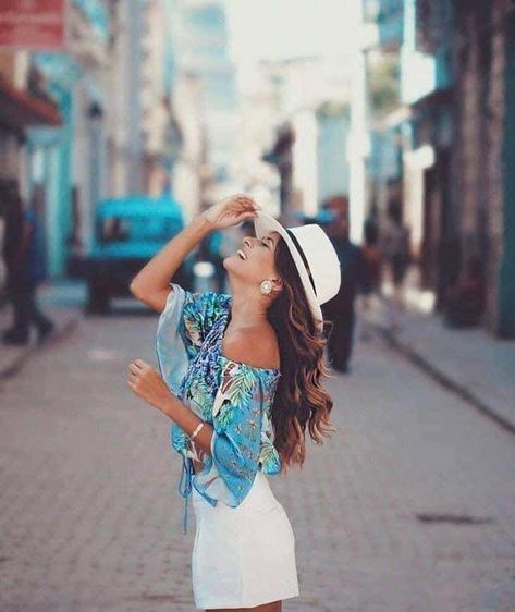 Cuba Outfits, Beaches Outfit, Cuba Outfit, Colombia Outfits, Pose Fotografi, Beach Photography Poses, Fashion Photography Poses, Best Photo Poses, Photography Poses Women