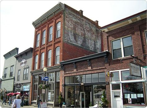 Snoqualmie Washington, Downtown Buildings, Old Architecture, Tall Buildings, Heritage Museum, Architecture Old, Antique Mall, Pretty Places, Facades