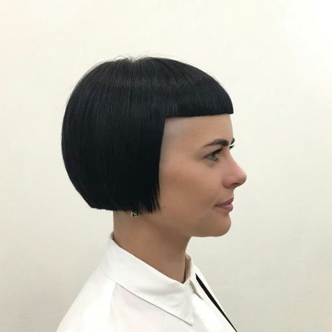 Short Hairstyles With Curtain Bangs, Bowl Haircut Women, Womens Bob Hairstyles, Short Cuts For Women, Short Stacked Bob Hairstyles, Extreme Hairstyles, Please Do Not Disturb, Short Bob Styles, Stacked Bob Hairstyles