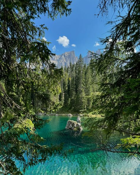 favorite place to be 🏔️🇮🇹🤍 #dolomites #italy #trip #travel #lagodicarezza #naturelovers #happy #friends #roadtrip Italy Dolomites Aesthetic, Lugares Aesthetic, Friends Roadtrip, Dolomites Italy Autumn, Hiking Dolomites Italy, Dolomites Italy Spring, Dolomite Mountains Italy, Dolomites Italy, Happy Friends