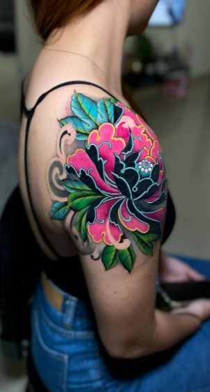 Women’s Neck And Shoulder Tattoo, Big Colorful Tattoos, Neo Traditional Shoulder Tattoo, Creative Shoulder Tattoos, Japanese Floral Sleeve, Colorful Shoulder Tattoos For Women, Colorful Shoulder Tattoo, Neck And Shoulder Tattoos, Colourful Flower Tattoo