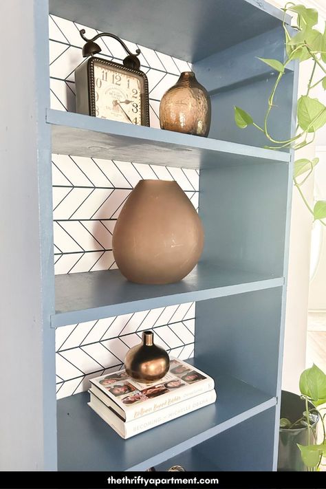 How To Brighten Up A Dark Bookcase, Shelf Redo Diy, Refurbished Bookcase Ideas, Book Case Makeover Ideas, Refinish Bookshelf, Bookshelves Painting Ideas, Cheap Bookshelf Makeover, Book Shelf Makeover, Bookshelf Refurbish Ideas