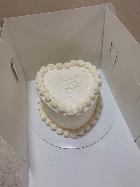 Vintage Heart Cake Gender Reveal, White Piped Cake, White Heart Gender Reveal Cake, Aesthetic Gender Reveal Cake, Heart Baby Shower Cake, Heart Shaped Gender Reveal Cake, All White Gender Reveal Cake, Heart Gender Reveal Cake, Classy Gender Reveal Cake