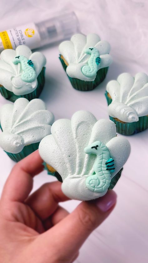 Oneder The Sea 1st Birthday Cupcakes, Oneder The Sea Cupcakes, Ocean Animal Cupcakes, Mermaid Cupcake Ideas, Under The Sea Cupcake Cake, Buttercream Seashells, Beach Cupcakes Ocean Themes, Underwater Cupcakes, Mermaid Birthday Cupcakes