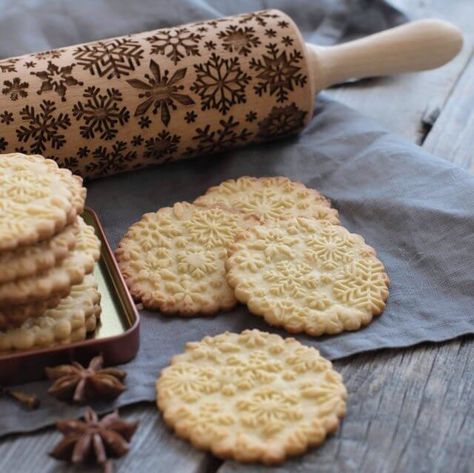 Top 5 Embossed Rolling Pin Cookie Recipes Personalized Rolling Pin, Unique Christmas Cookies, Engraved Rolling Pins, Springerle Cookies, Brown Sugar Cookies, Embossed Rolling Pin, Unique Cookies, Rolling Pins, Baking Project