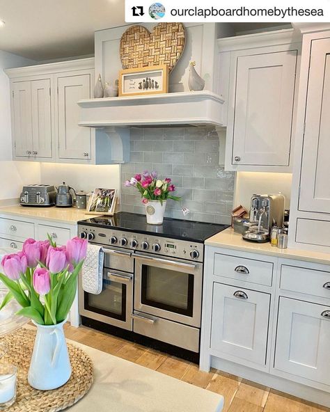 Range Cooker Electric, Silver Range Cooker, Oven Range Ideas, 900 Range Cooker, Kitchen With Electric Range, Range Cooker Splashback Ideas, Belling Farmhouse Range Cooker, Range Master Cooker Kitchen, Kitchen Range Oven