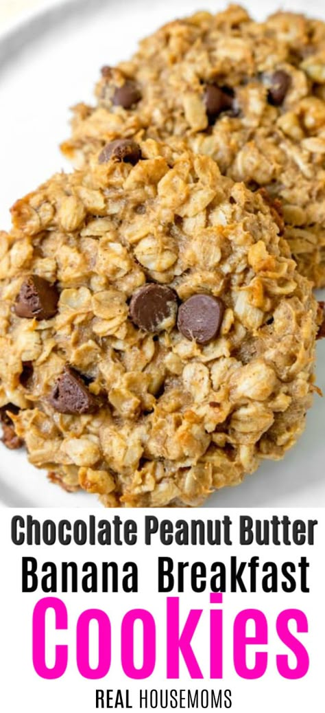 Chocolate Peanut Butter Banana Breakfast Cookies are everything you need to get your day started right. Bananas, #peanutbutter, and a little #chocolate make this a breakfast you won't want to skip! #RealHousemoms #bananas #breakfast #cookies Peanut Butter Banana Breakfast, R3 Recipes, Peanut Butter Breakfast Cookies, Protein Breakfast Cookies, Banana Breakfast Cookies, Peanut Butter Banana Cookies, Breakfast Sushi, Banana Cookie Recipe, Banana Breakfast Cookie