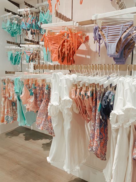 Swimwear Shop Interior Design, Beach Boutique Interior, Surf Shops, Swimsuit Stores, Swimwear Boutique, Boutique Display, Store Layout, Swimwear Store, Beach Boutique