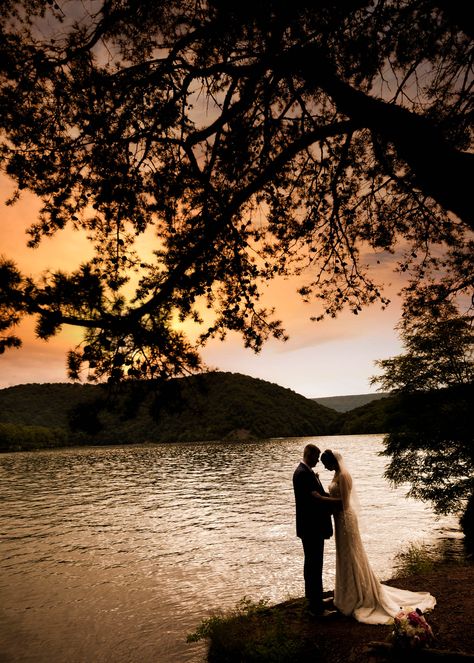 Wedding Photos By Water, Lake Wedding Photo Ideas, Lake Wedding Photography, Wedding Photos By The Lake, Wedding Photo Lake, Lake Wedding Pictures, Lighthouse Elopement, Wedding Ideas Lake, Wedding River Photos