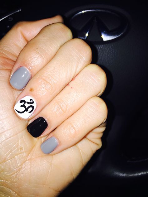 Ohm nails Om Nails Design, Om Nails, Yoga Nails Art Design, Yoga Nails Design, Ohm Wrist Tattoo, Ohm Jewelry, Cute Nails, Manicure, Nail Designs