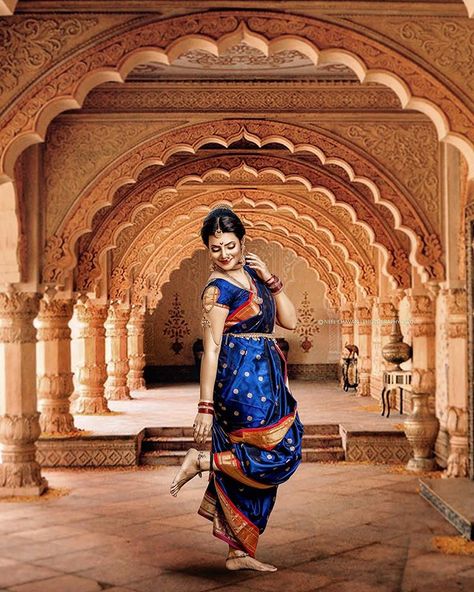 Go Offbeat With Maharashtrian Bridal Looks To Get Jaw-Dropping Stunning Look! | Weddingplz Maharashtrian Bride Poses, Marathi Bride Poses, Marathi Outfit, Maharashtra Bride, Marathi Couple, Maharashtrian Bride, Bride Fashion Illustration, Maharashtrian Wedding, Marathi Bride