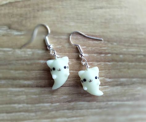 Cat Ghost Kawaii Earrings Polymer Clay Handmade Ghost Earrings Polymer Clay, Kawaii Clay Earrings, Halloween Polymer Clay Ideas, Clay Ghost Earrings, Polymer Clay Ghost, Cute Polymer Clay Earrings, Clay Earrings Cute, Lesbian Earrings, Polymer Clay Cat