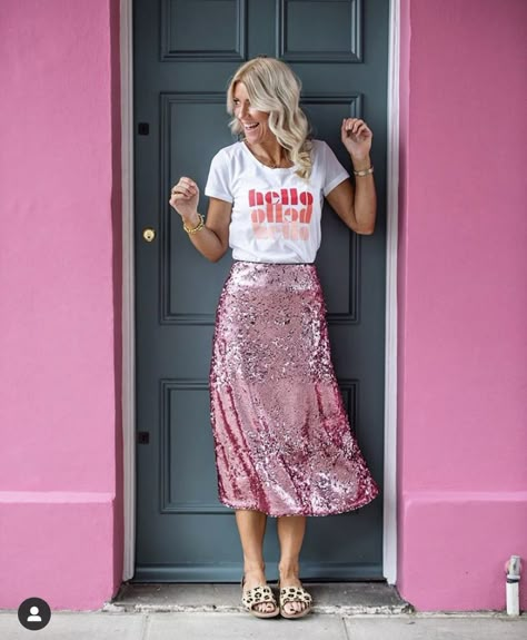 Sequin Skirt Outfit Casual, London Influencer, Sequin Skirt Outfit, Looks Country, Sequin Outfit, Cooler Look, Looks Street Style, Bright Lights, Mode Inspiration