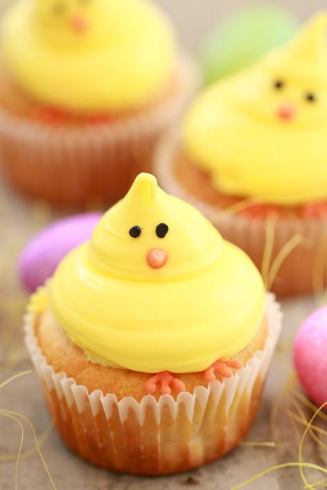 Baby Chick Vanilla Cupcakes for Spring (Small Batch Cupcakes) This recipe makes just 4 cupcakes and are so easy to decorate. Cupcakes Small Batch, Easter Egg Dessert, Easter Cupcakes Decoration, Small Batch Cupcakes, Easter Cupcakes Easy, 4 Cupcakes, Spring Cupcakes, Bigger Bolder Baking, Carrot Cake Cupcakes