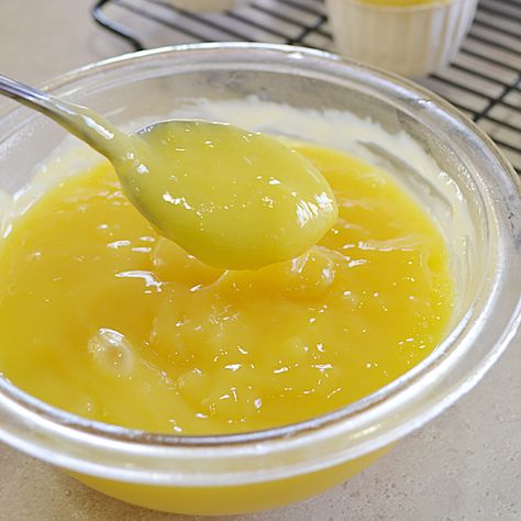 Lemon Glazed Cheesecake Lemon Glaze For Cheesecake, Lemon Sauce For Cheesecake, Lemon Topping For Cheesecake, Lemon Cheesecake Decoration, Glazed Cheesecake, Limoncello Cheesecake, Unbaked Cheesecake, Cream Cheese Pie Recipes, Cheesecake Decoration