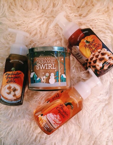 Bath And Body Works Aesthetic, Christmas Preppy, Pumpkin Scent, Pumpkin Latte, Halloween Tags, Aesthetic Christmas, Fall Feels, Fall Halloween Decor, Fall Scents