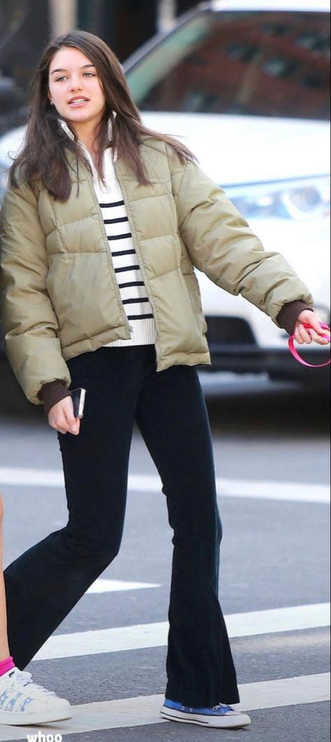 suri cruise (her converse are so cute) Kirty Suresh, Suri Cruise Haircut, Suri Cruise 2023, Suri Cruise Paparazzi, Suri Cruise Fashion, Suri Cruise, Cruise Fashion, Cruise Outfits, Katie Holmes