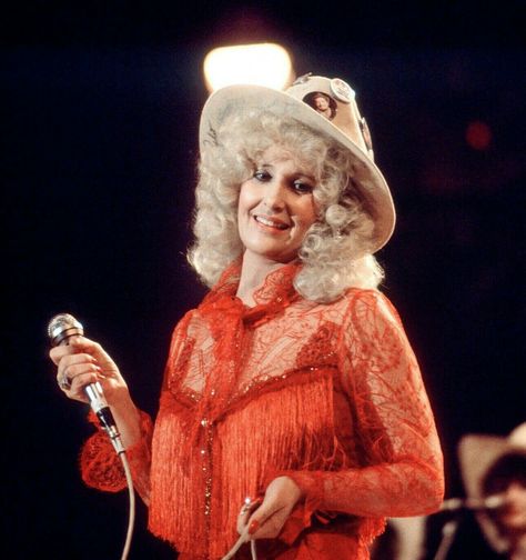 Tammy Wynette *May 5, 1942 – April 6, 1998* Tammy Wynette, Bottle Blonde, Denim And Diamonds, Cowboy Girl, Modern Western, George Jones, Country Music Singers, Country Stars, Country Artists