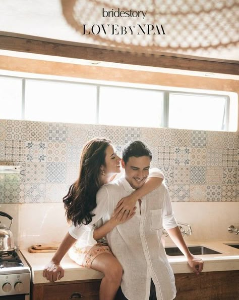 Four Of Pentacles, Raisa Andriana, Prenup Photos Ideas, Kartu Tarot, Prenuptial Photoshoot, Pose Prewedding, Korean Couple Photoshoot, Pre Wedding Photoshoot Outfit, Wedding Photo Studio