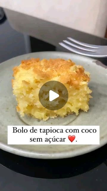 INTER FITNESS on Instagram: "✨ Bolo de tapioca com coco sem açúcar!  👩‍🍳 Os ingredientes são:  - 1 1/2xícara de goma de tapioca - 200ml de leite de coco - 50 grs Xylitol - 3 ovos - 100grs de coco ralado - 1 colher de sopa de manteiga derretida - 1 colher de sopa de fermento  🥣 Para você preparar:  - Em uma tigela coloque a tapioca e o leite de coco, em seguida acrescente os ovos, manteiga, coco e por fim junte o fermento.  No meu forno levou cerca de 45 minutos para assar. ⏱  - Ficou com uma textura parecida com o bolo de aipim! Eu amei.  Post feito pela @dracarolineportalet super sigamm o perfil dela. 😍❤️" Line Drawing Tattoos, Coco, On Instagram