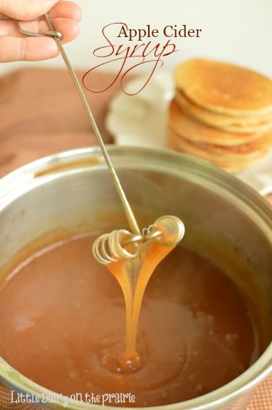 Apple Cider Syrup Apple Drizzle Sauce, Apple Pie Syrup, Flavored Syrups For Pancakes, Apple Cider Syrup Recipe, Fall Pancakes, Apple Cider Sauce, Apple Cider Syrup, Simple Syrups, Sweet Sauces