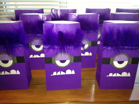 Evil Minion treat bags~ imagine that by Lori Minions Decorations, Evil Minion Costume, Minion Girl Party, Minion Treats, Minion Party Favors, Minion Decorations, Minion Drawing, Evil Minion, Purple Minion